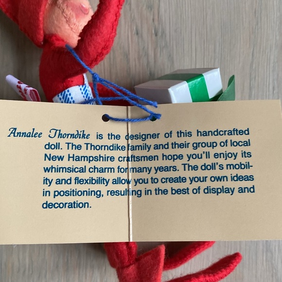 Annallee Dolls - Red Elf with Package No. 7356 - Picture 5 of 7